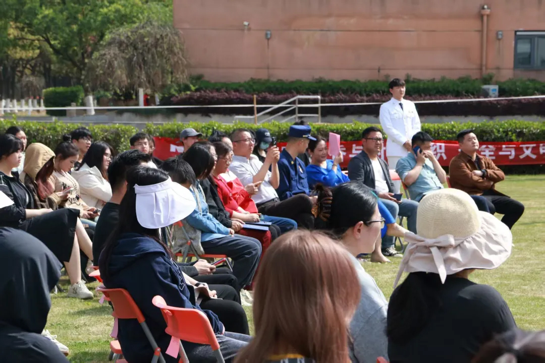 566707c39daff5d0.jpg 566707c39daff5d0.jpg